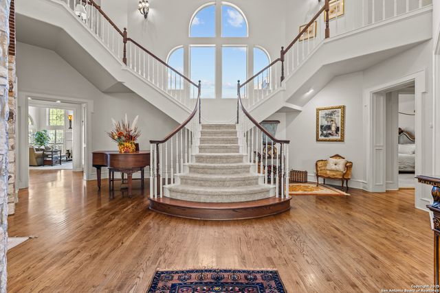 8040 Rolling Acres Trail, Fair Oaks Ranch, TX 78015