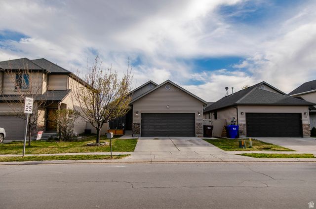 1534 E SHADOW DR, Eagle Mountain, UT 84005