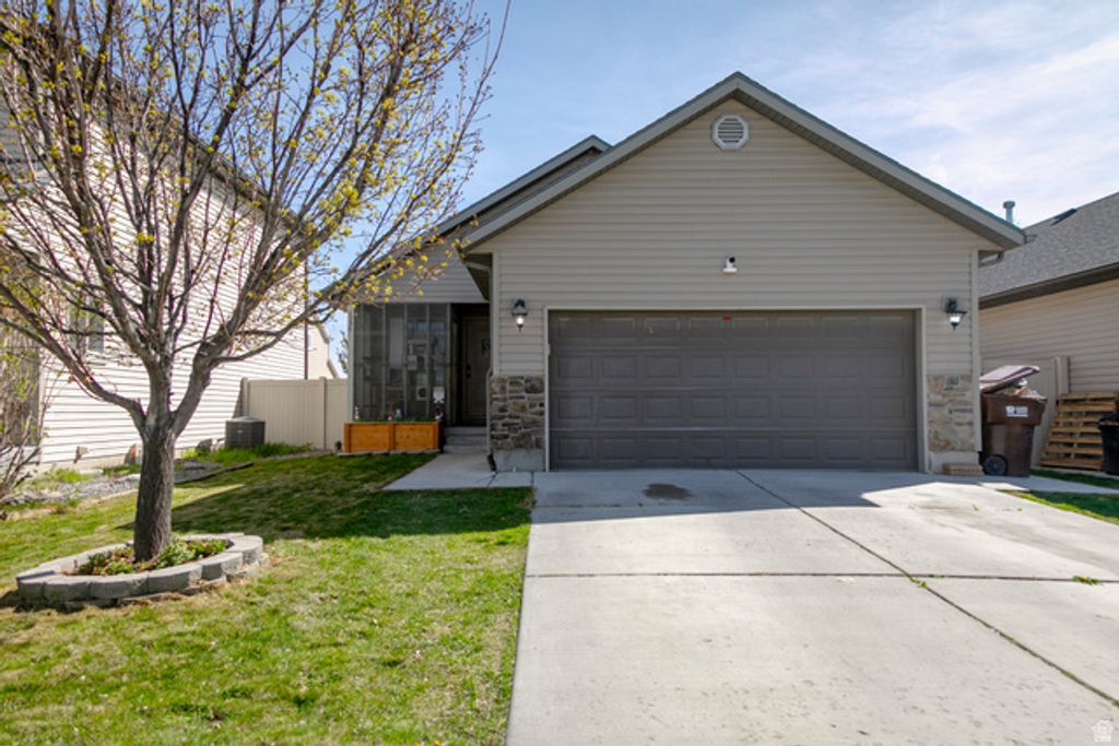 1534 E SHADOW DR, Eagle Mountain, UT 84005