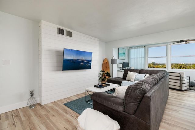 7200 SUNSHINE SKYWAY LANE S 3D, St Petersburg, FL 33711