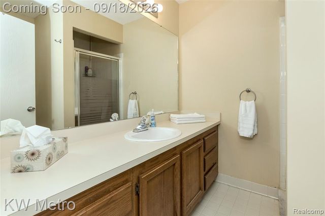 178 Meadow Lane Circle, Rochester Hills, MI 48307