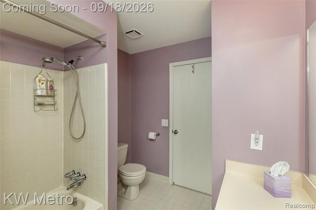 178 Meadow Lane Circle, Rochester Hills, MI 48307