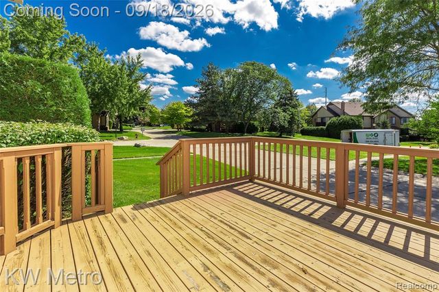 178 Meadow Lane Circle, Rochester Hills, MI 48307