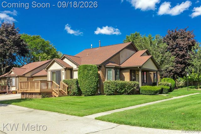 178 Meadow Lane Circle, Rochester Hills, MI 48307