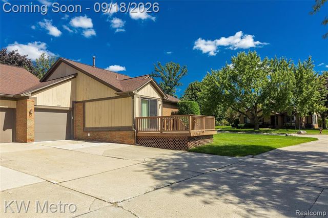 178 Meadow Lane Circle, Rochester Hills, MI 48307
