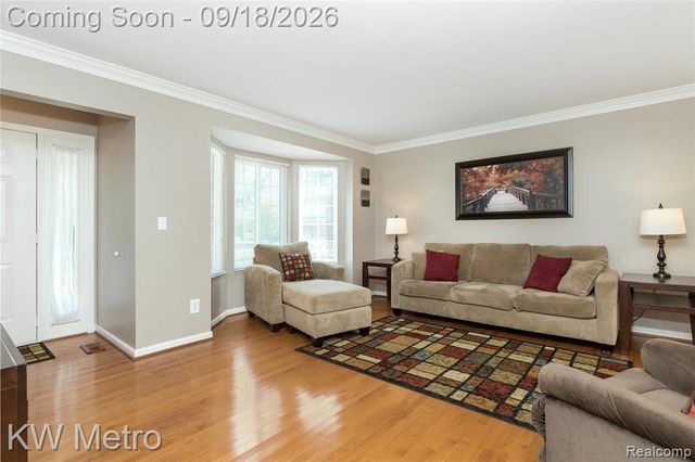 178 Meadow Lane Circle, Rochester Hills, MI 48307