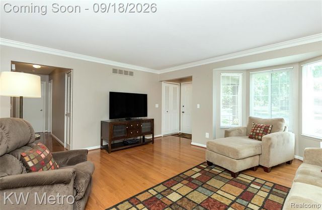 178 Meadow Lane Circle, Rochester Hills, MI 48307