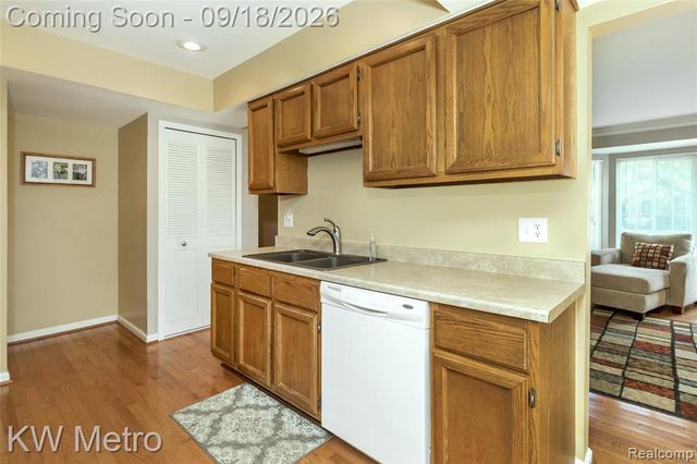 178 Meadow Lane Circle, Rochester Hills, MI 48307