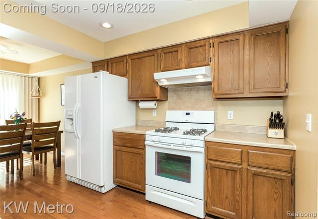 178 Meadow Lane Circle, Rochester Hills, MI 48307