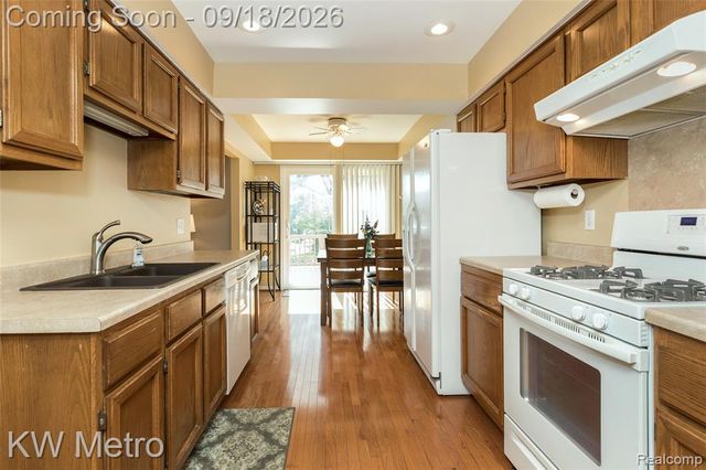 178 Meadow Lane Circle, Rochester Hills, MI 48307