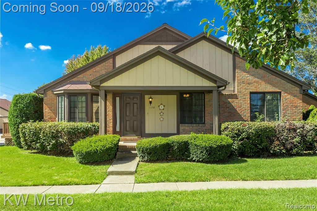 178 Meadow Lane Circle, Rochester Hills, MI 48307
