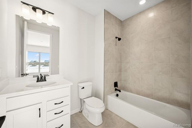 12052 Moore Lane, Washington, MI 48094