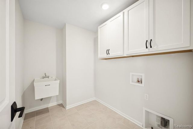 12052 Moore Lane, Washington, MI 48094