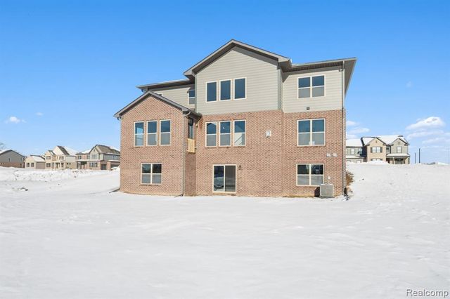 12052 Moore Lane, Washington, MI 48094