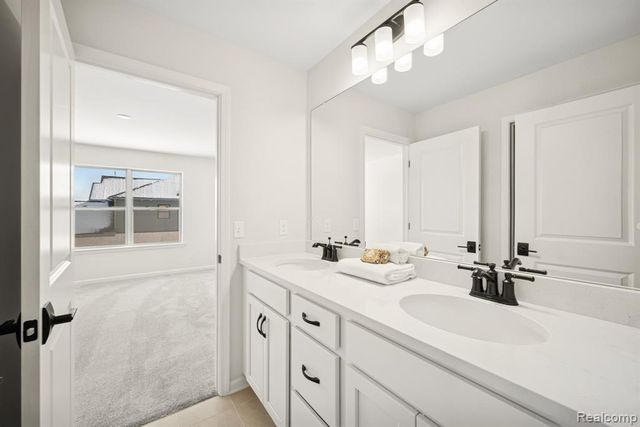 12052 Moore Lane, Washington, MI 48094