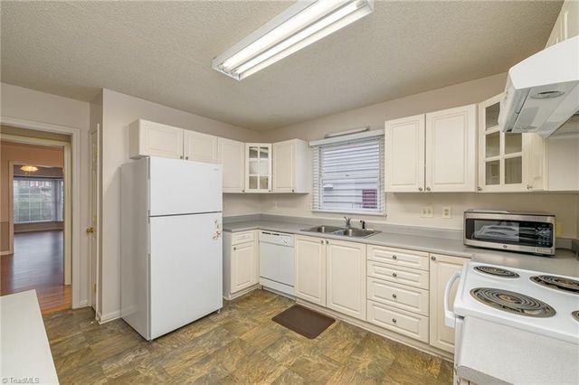 505 Tanners Park Court, Winston-salem, NC 27101