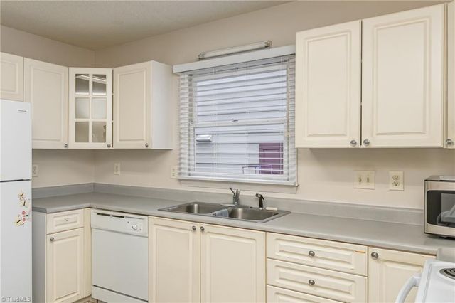 505 Tanners Park Court, Winston-salem, NC 27101