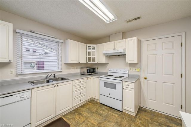 505 Tanners Park Court, Winston-salem, NC 27101