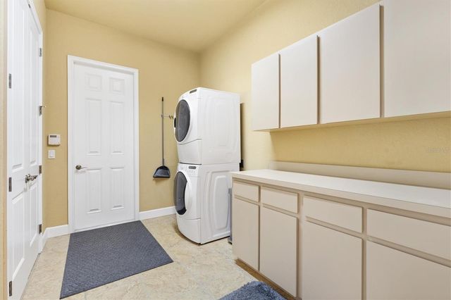 527 DOWLING CIRCLE, Lady Lake, FL 32159