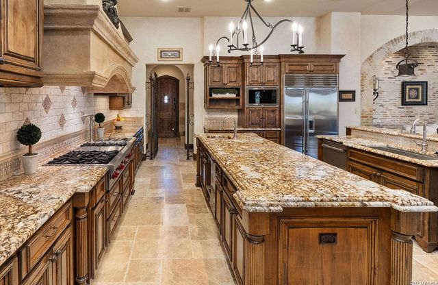 210 RIVERWOOD, Boerne, TX 78006