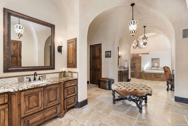 210 RIVERWOOD, Boerne, TX 78006