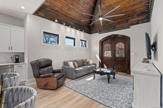 210 RIVERWOOD, Boerne, TX 78006