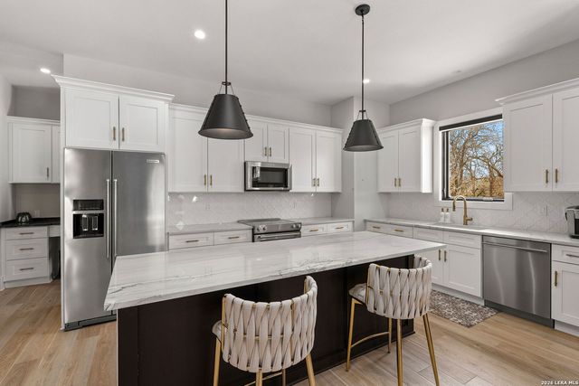 210 RIVERWOOD, Boerne, TX 78006