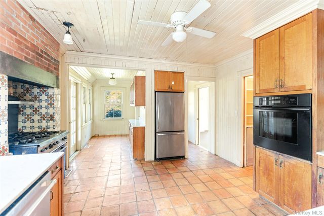 15 Little Cobb Road, Water Mill, NY 11976