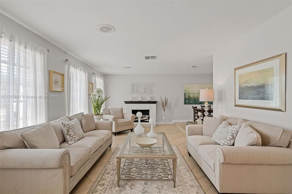 6311 SW 93rd Ct, Miami, FL 33173