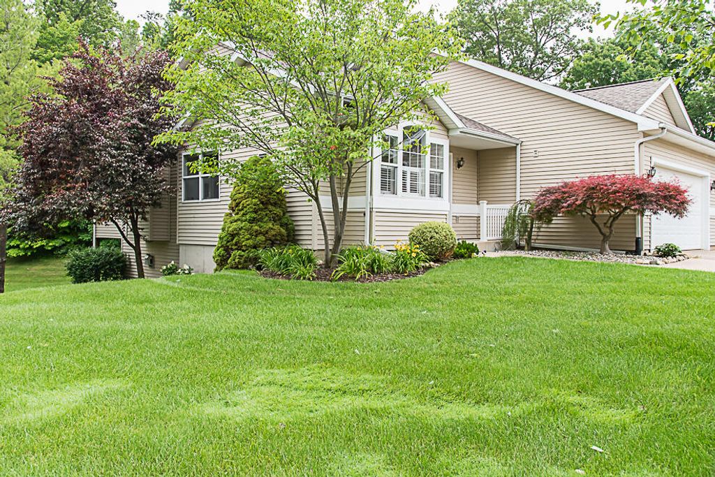 1571 Skylark Way, Kalamazoo, MI 49009