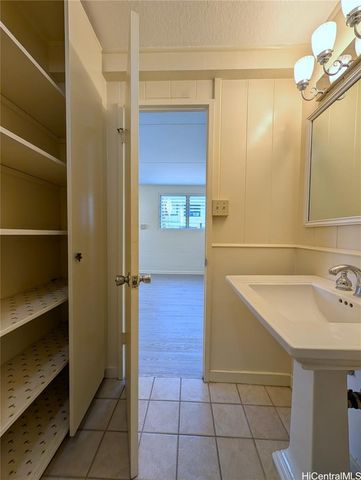 1267 Rycroft Street, Honolulu, HI 96814