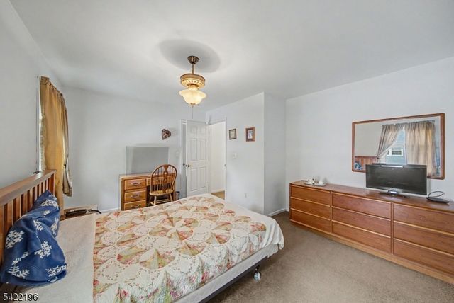 10 Reaville Ct, Parsippany-troy Hills Twp., NJ 07054