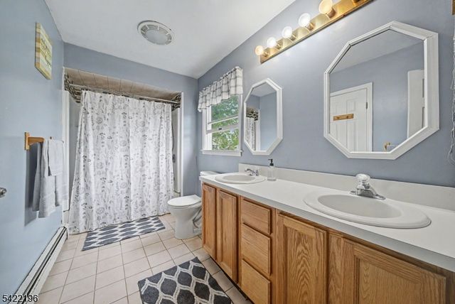 10 Reaville Ct, Parsippany-troy Hills Twp., NJ 07054