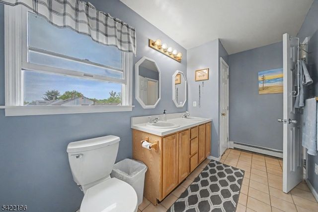 10 Reaville Ct, Parsippany-troy Hills Twp., NJ 07054