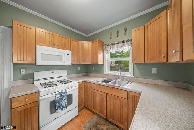 10 Reaville Ct, Parsippany-troy Hills Twp., NJ 07054