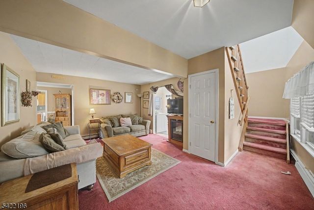 10 Reaville Ct, Parsippany-troy Hills Twp., NJ 07054