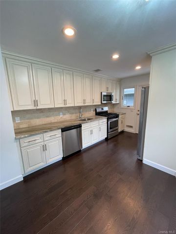 5 Fruitwood Lane, Commack, NY 11725