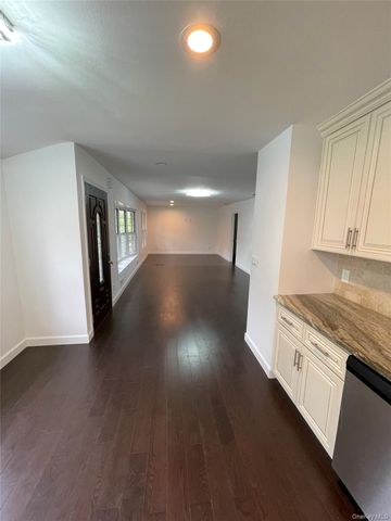 5 Fruitwood Lane, Commack, NY 11725