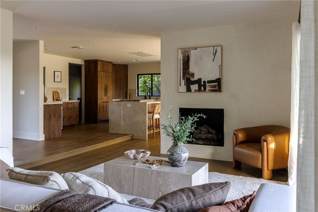 23717 Crosson, Woodland Hills, CA 91367