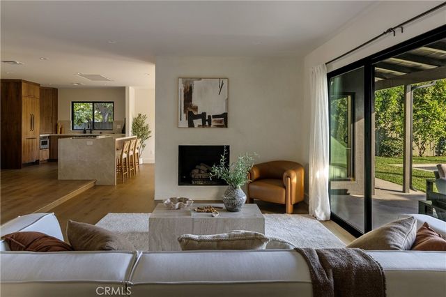 23717 Crosson, Woodland Hills, CA 91367