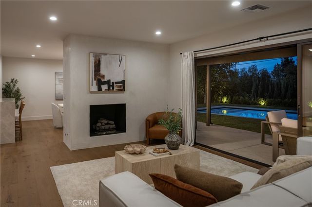 23717 Crosson, Woodland Hills, CA 91367