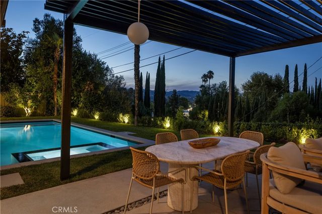 23717 Crosson, Woodland Hills, CA 91367