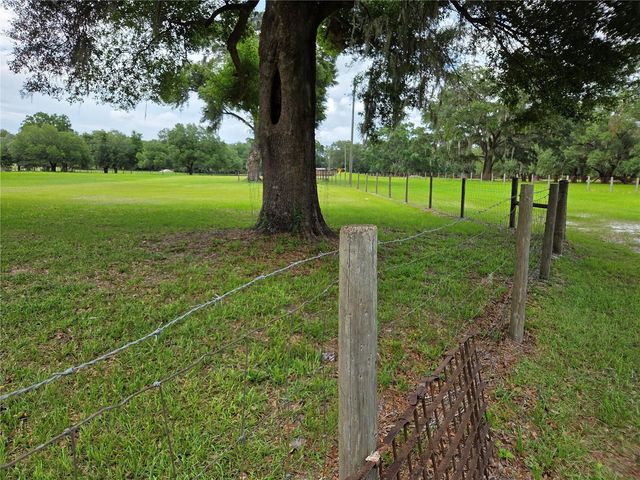 2450 SE 190TH TERRACE, Morriston, FL 32668