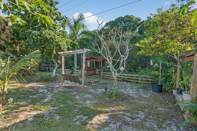 1206 Mohican Boulevard, Jupiter, FL 33458