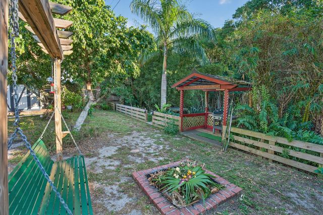 1206 Mohican Boulevard, Jupiter, FL 33458