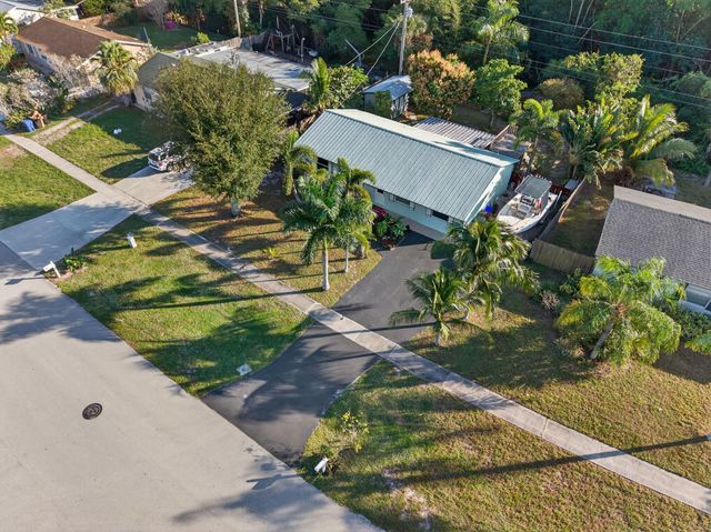 1206 Mohican Boulevard, Jupiter, FL 33458