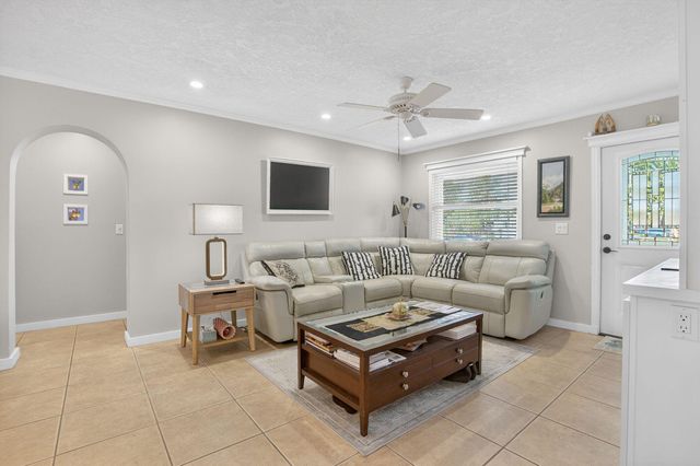 1206 Mohican Boulevard, Jupiter, FL 33458