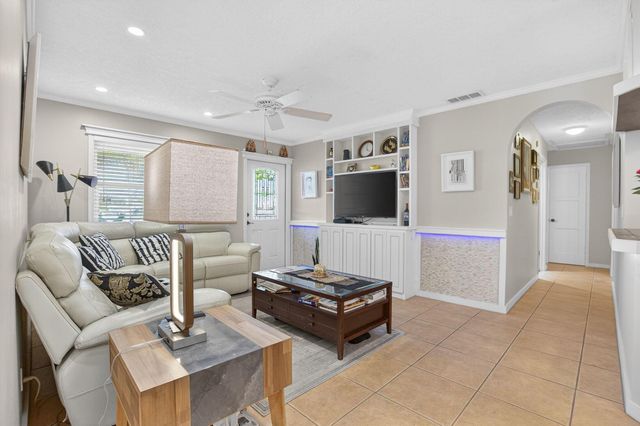 1206 Mohican Boulevard, Jupiter, FL 33458