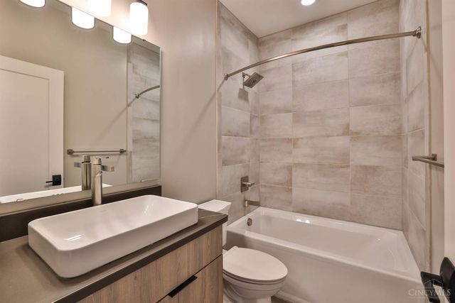 3500 Madison Park Avenue, Cincinnati, OH 45209