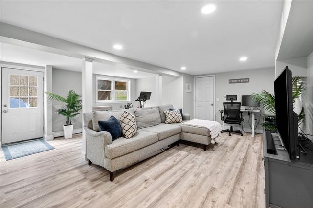 184 Booth Hill Rd, Scituate, MA 02066